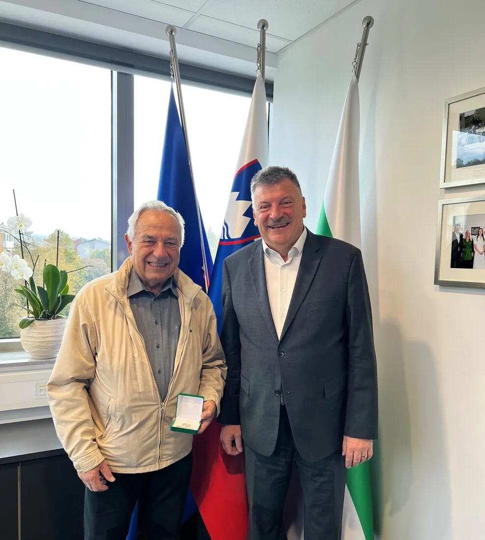 Župan dr. Peter Verlič sprejel častnega poveljnika Gasilske zveze Grosuplje Boža Kneza