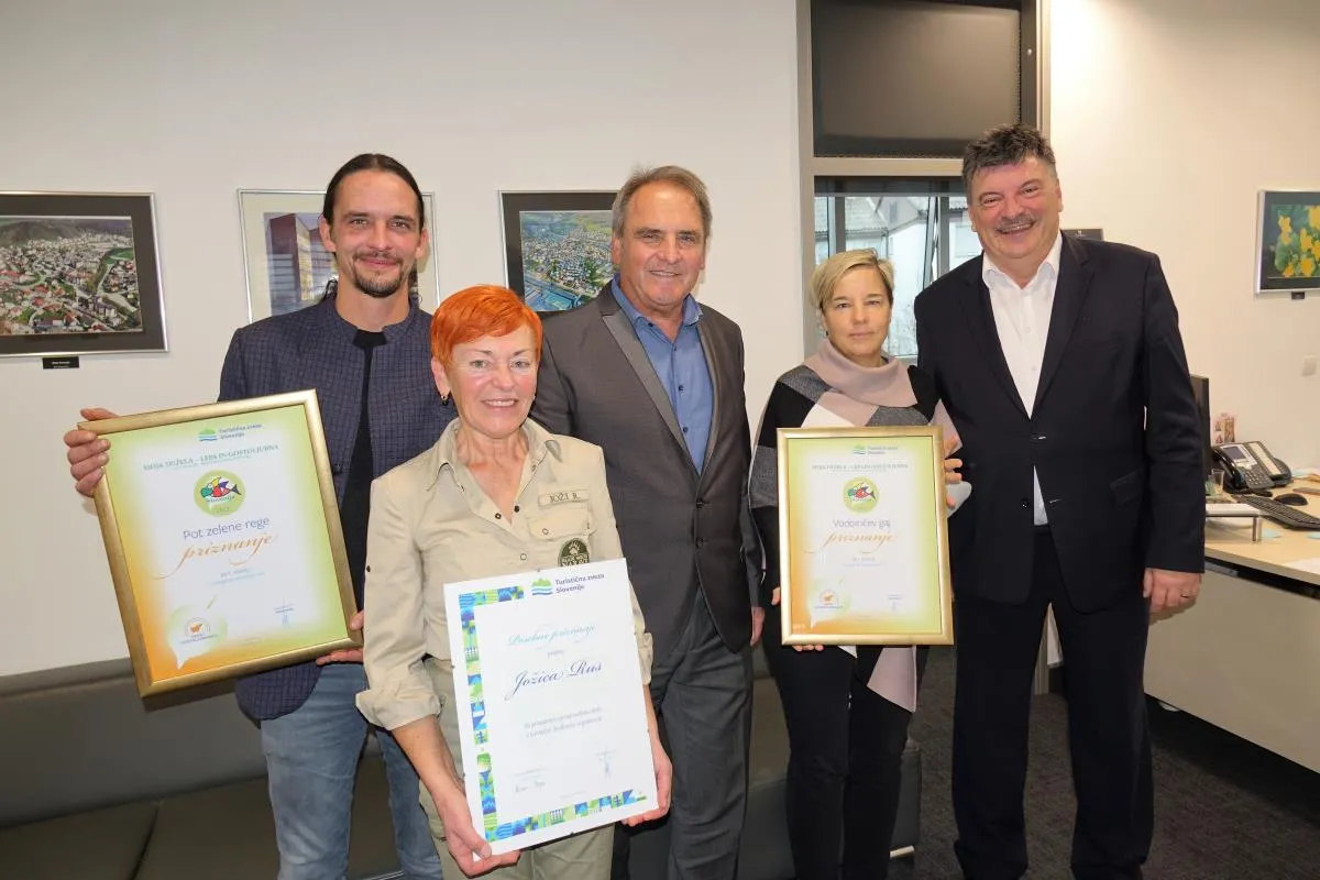 Župan dr. Peter Verlič sprejel članice in člane Društva Cer, prejemnike priznanj Turistične zveze Slovenije