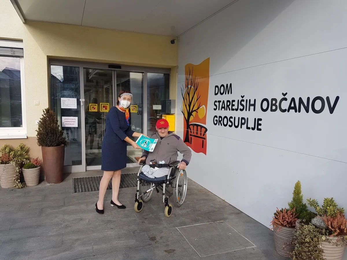 Župan dr. Peter Verlič stanovalca v domu Ivana razveselil s prav posebno vinjeto