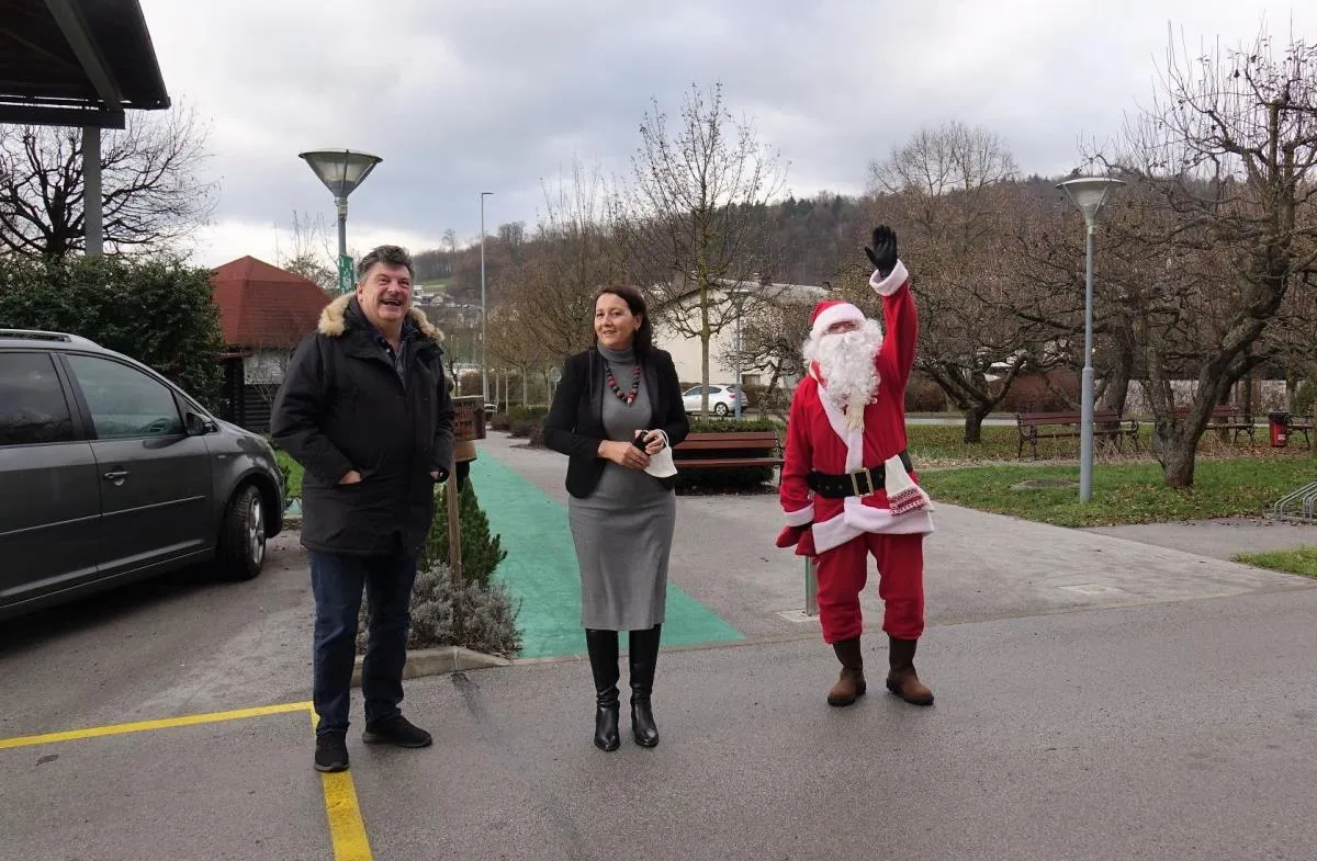 Župan in Božiček stanovalcem DSO Grosuplje in Novega paradoksa voščila lepe praznike
