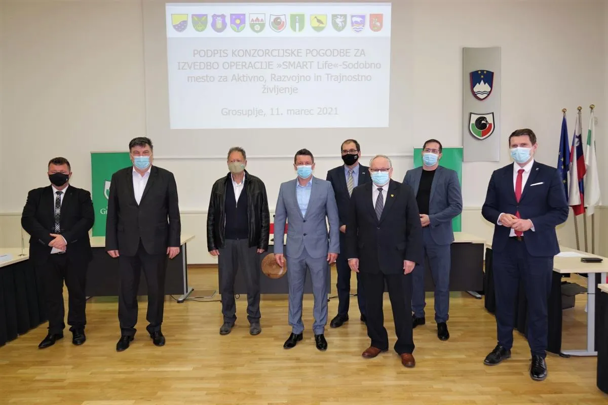Župani 11 občin podpisali konzorcijsko pogodbo za izvedbo operacije »SMART Life« - Sodobno Mesto za Aktivno, Razvojno in Trajnostno življenje