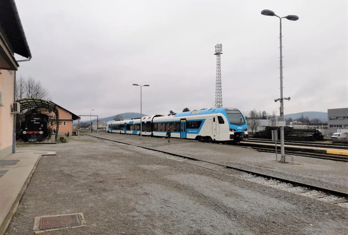 Župani pozivajo k čim hitrejši posodobitvi dolenjske železniške proge