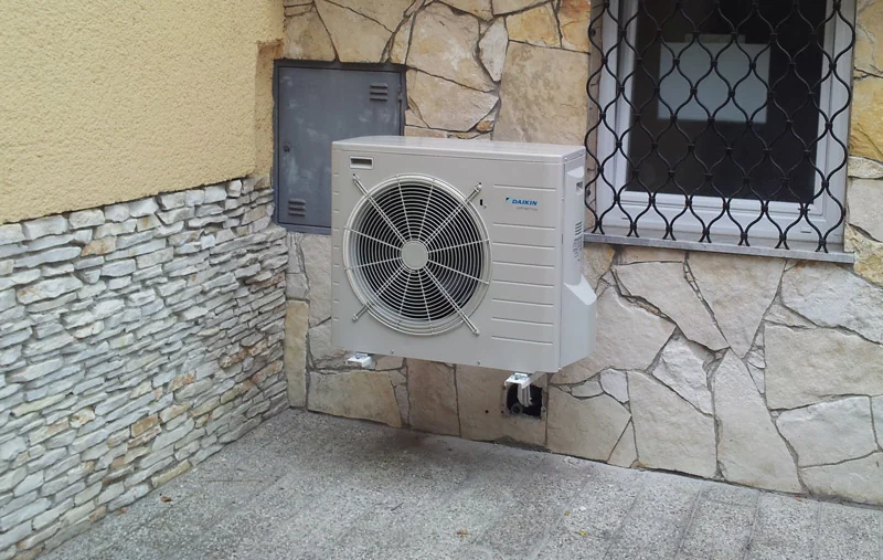 Zunanja enota toplotne črpalke