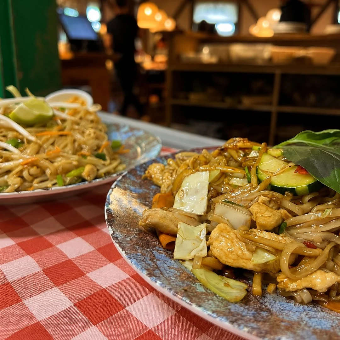 Piatti variopinti della cucina thailandese