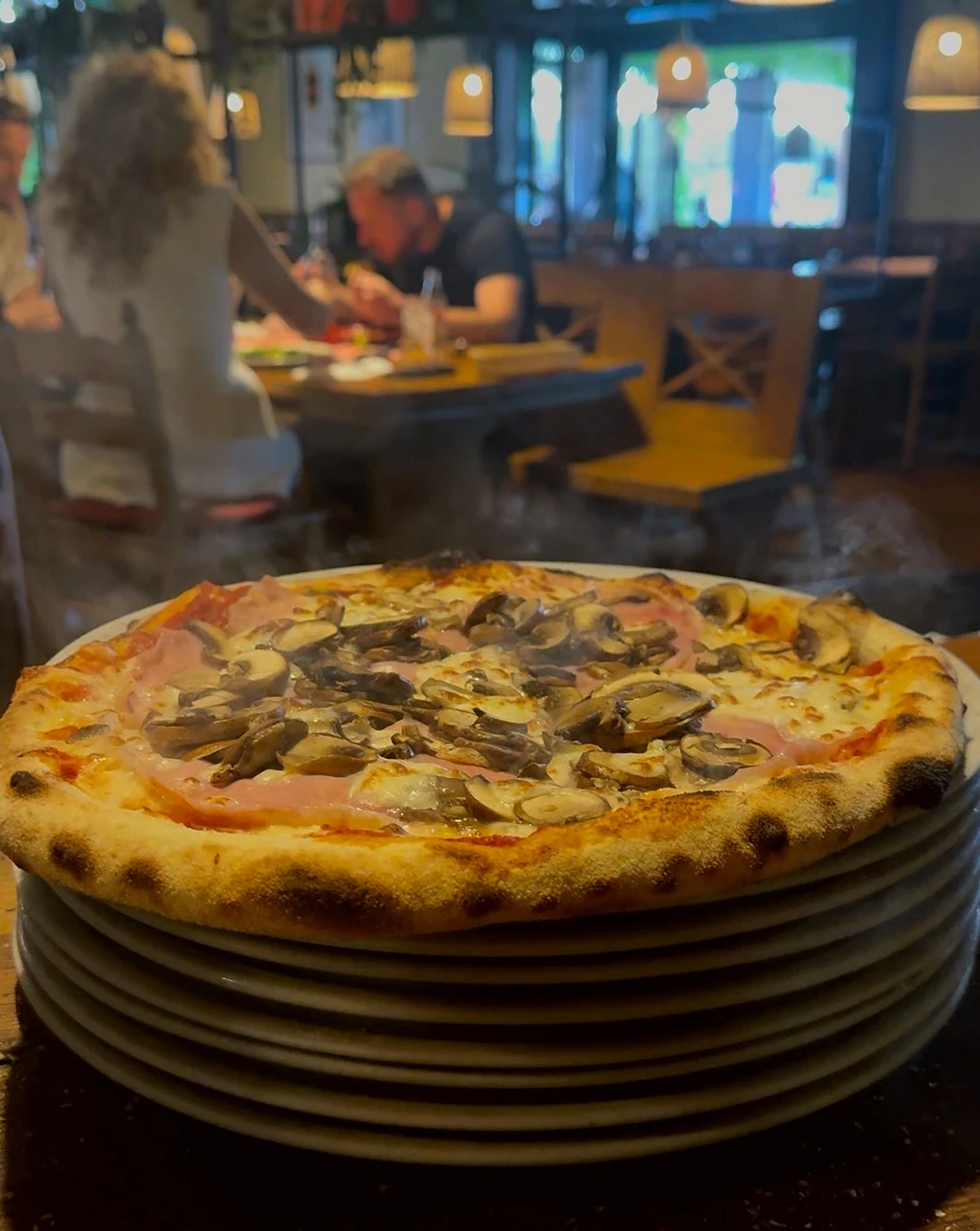 Pizze pronte da portare in tavola
