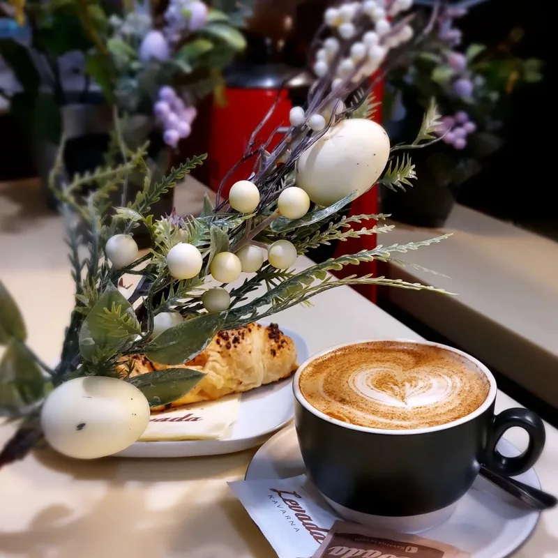 Cappuccino s srčkom in rogljiček