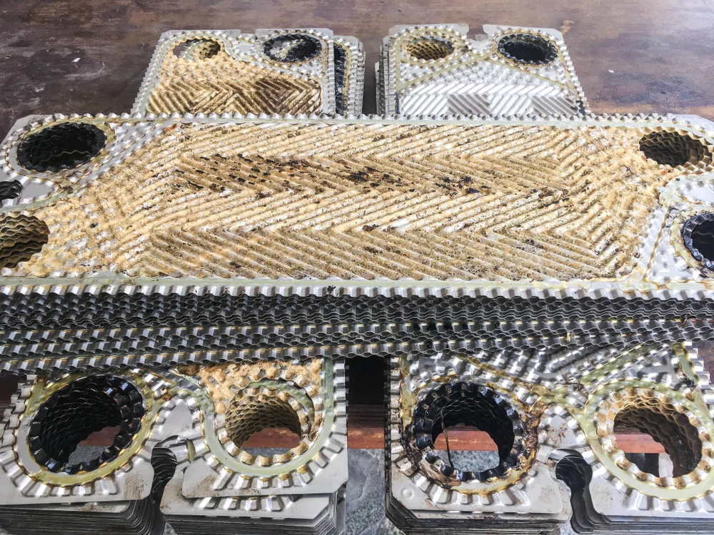 heat exchanger plates with scale