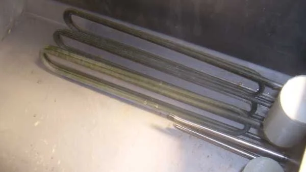 8 weeks after the installation of the Merus Ring the dish washer looked as good as new.