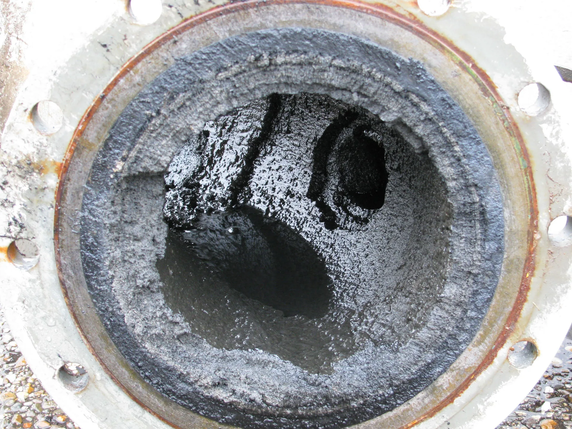 Limescale in effluent water pipe of a refinery
