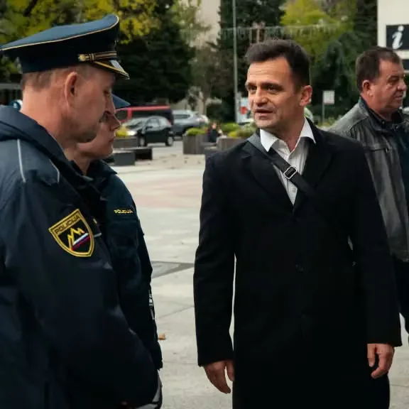 predstavljal se je tudi poklic policista