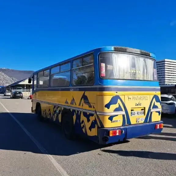 Spremljal nas je prav poseben avtobus z retro navdihom