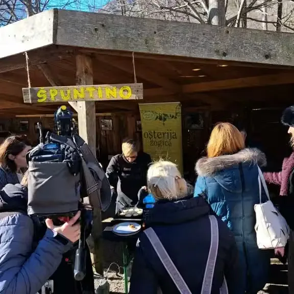 predstavitev dobrot iz sukenskega reguta