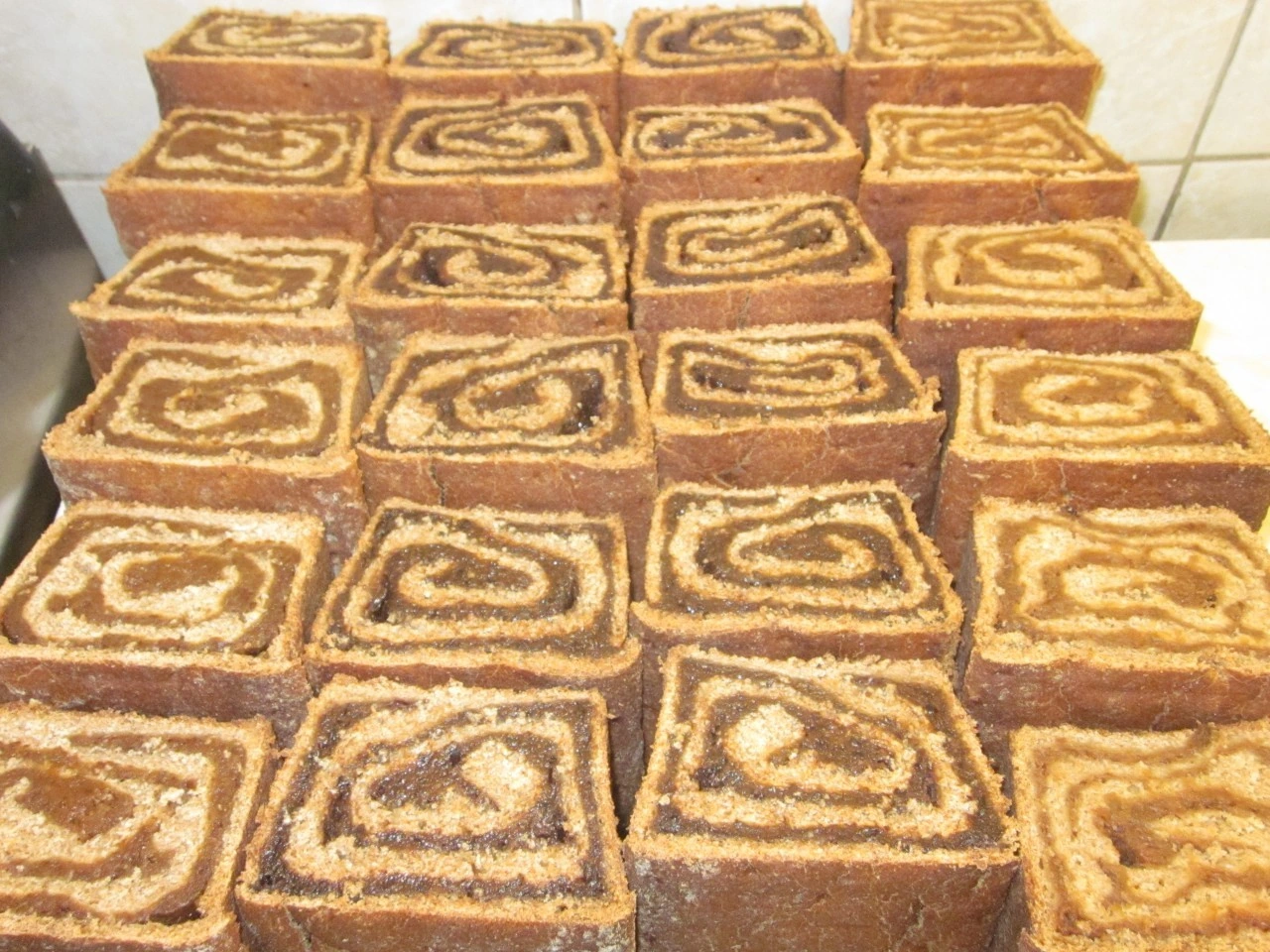 Bio veganska slivova potica iz pirine moke