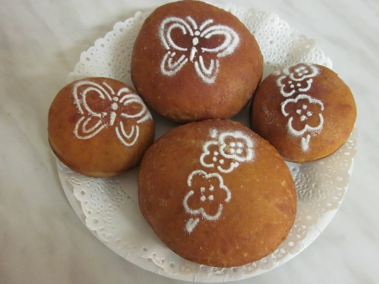 Bio veganski krofi z marelično marmelado