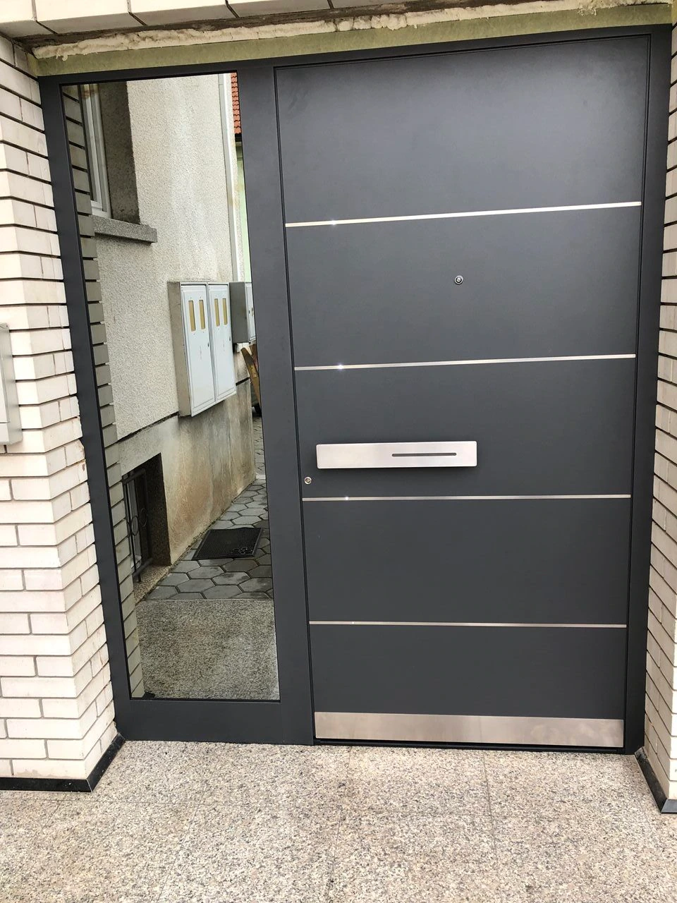 ALU vhodna vrata · 18