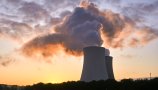 Tlakovanje poti jedrski energiji za zaprtimi vrati