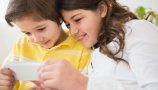 Kdaj otroku kupiti prvi pametni telefon?