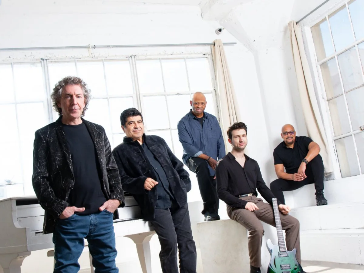 'NELEJAZZ' V PORTOROŽU: Simon Phillips 10. maja prinaša eksplozijo virtuoznosti in energije