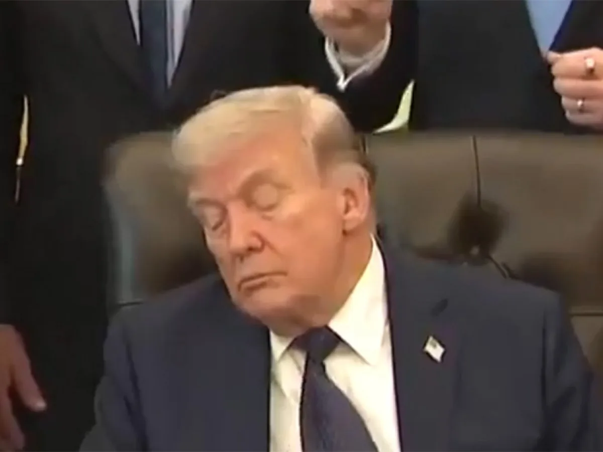 VIDEO: Zaspal sredi sestanka?