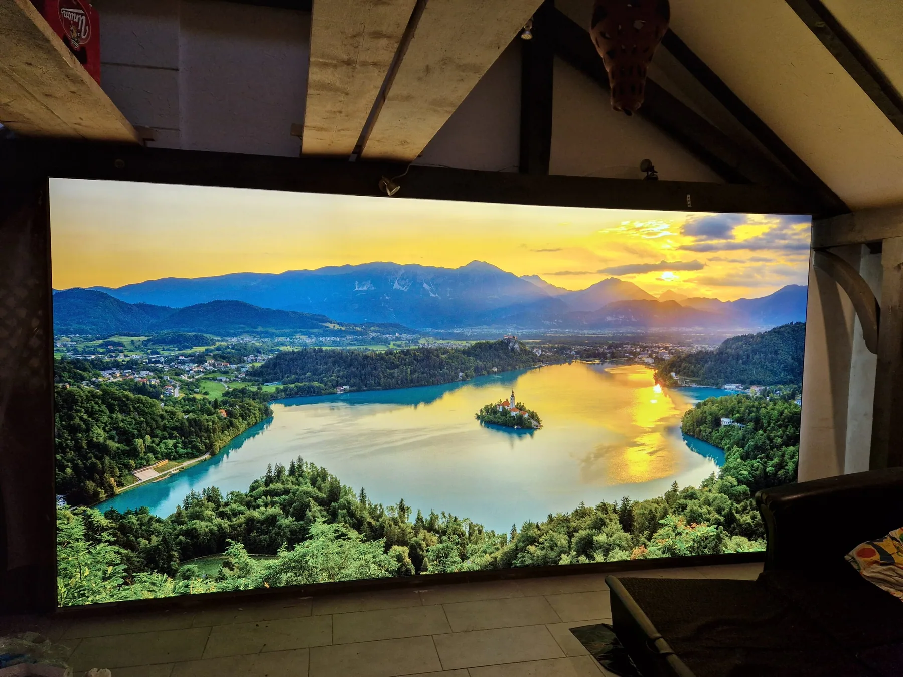 LEDBOX z osvetljeno tekstilno grafiko