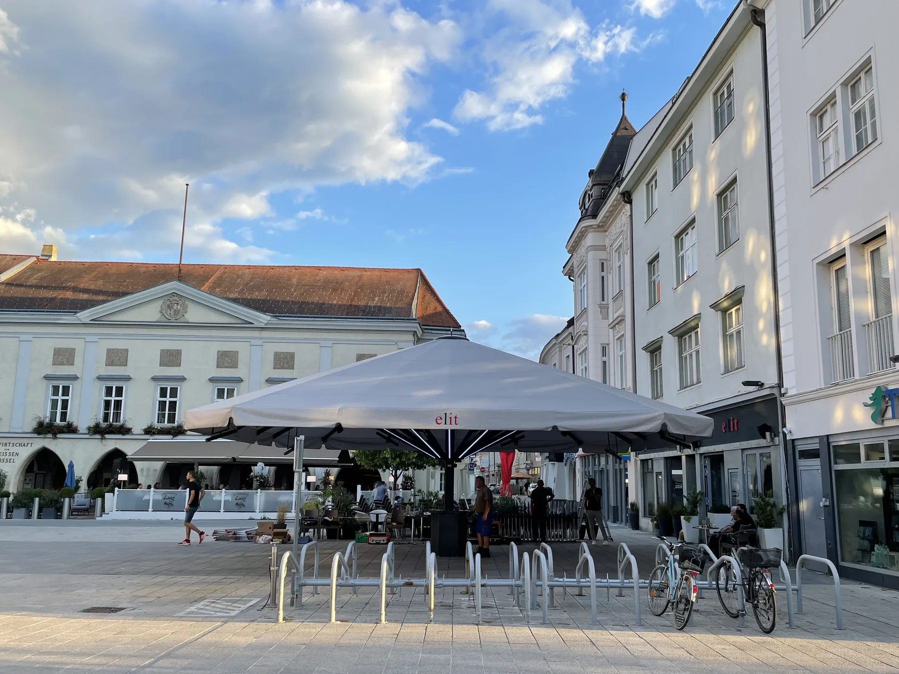 Elit, Wiener Neustadt, Avstrija