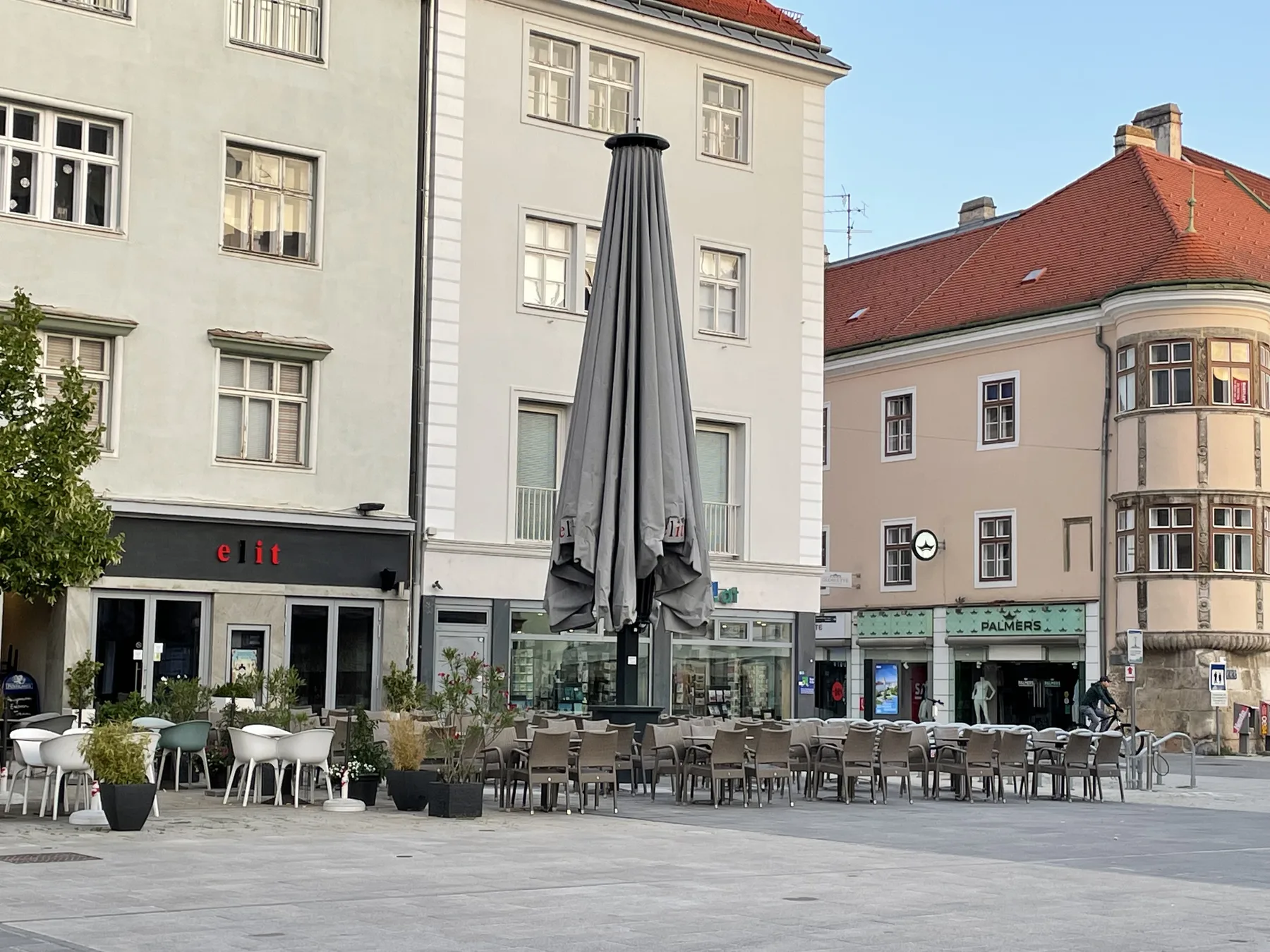 Elit, Wiener Neustadt, Avstrija