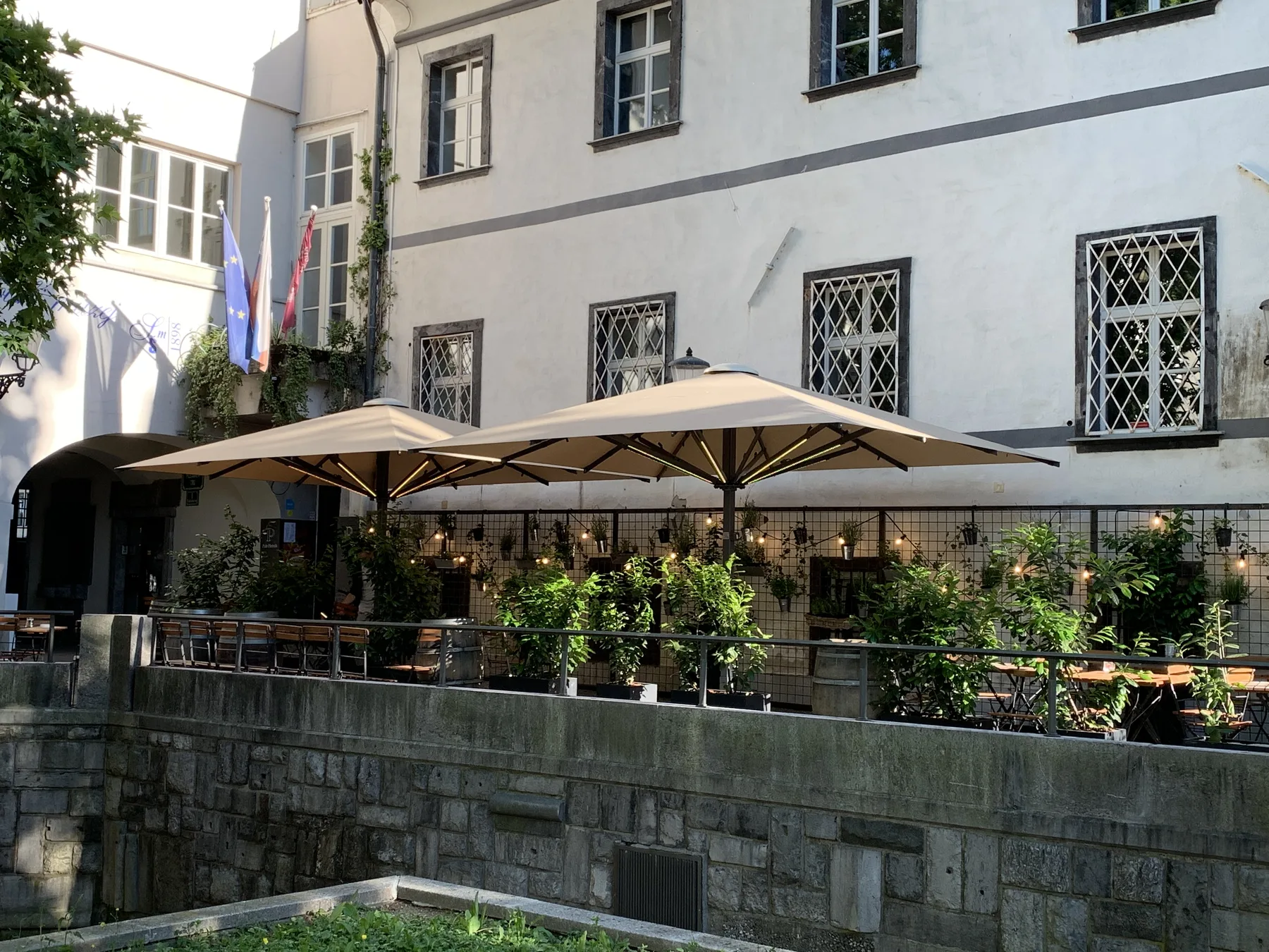 Senčnik BORDER, Pub Plečnik, Ljubljana
