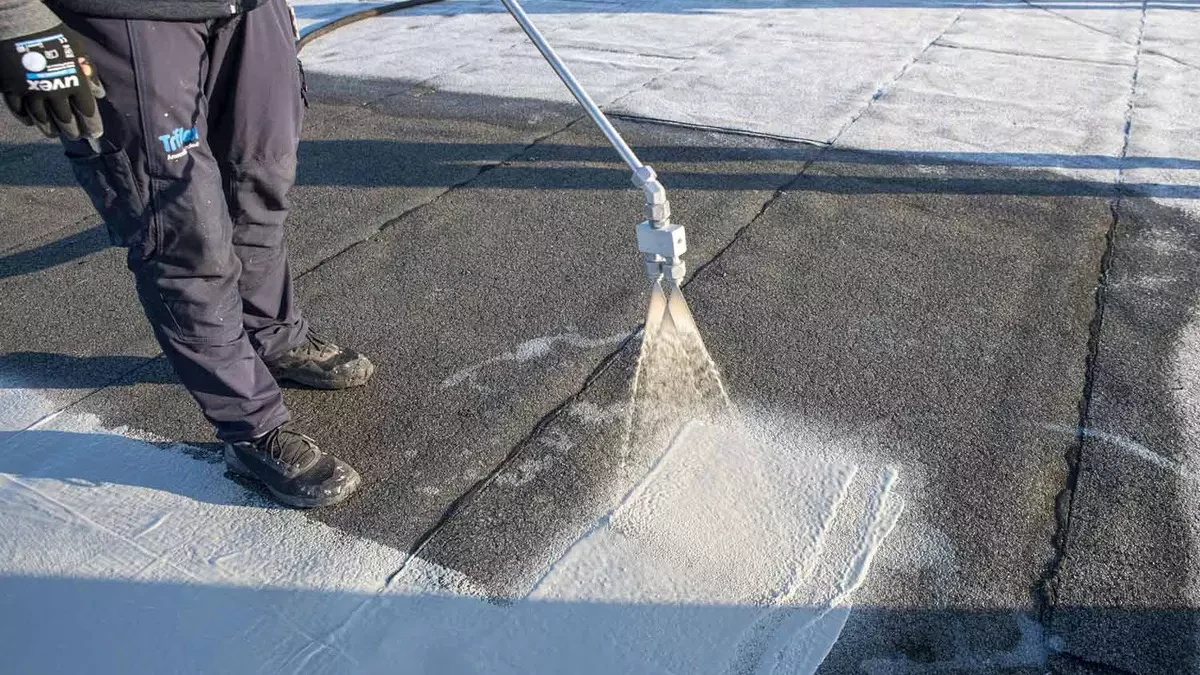 Triflex SAM (Spray Application Machine) – mobilna naprava za aplikacijo brezšivne hidroizolacije