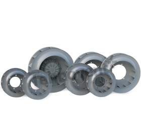 Rotor z nazaj zakrivljenimi lopaticami