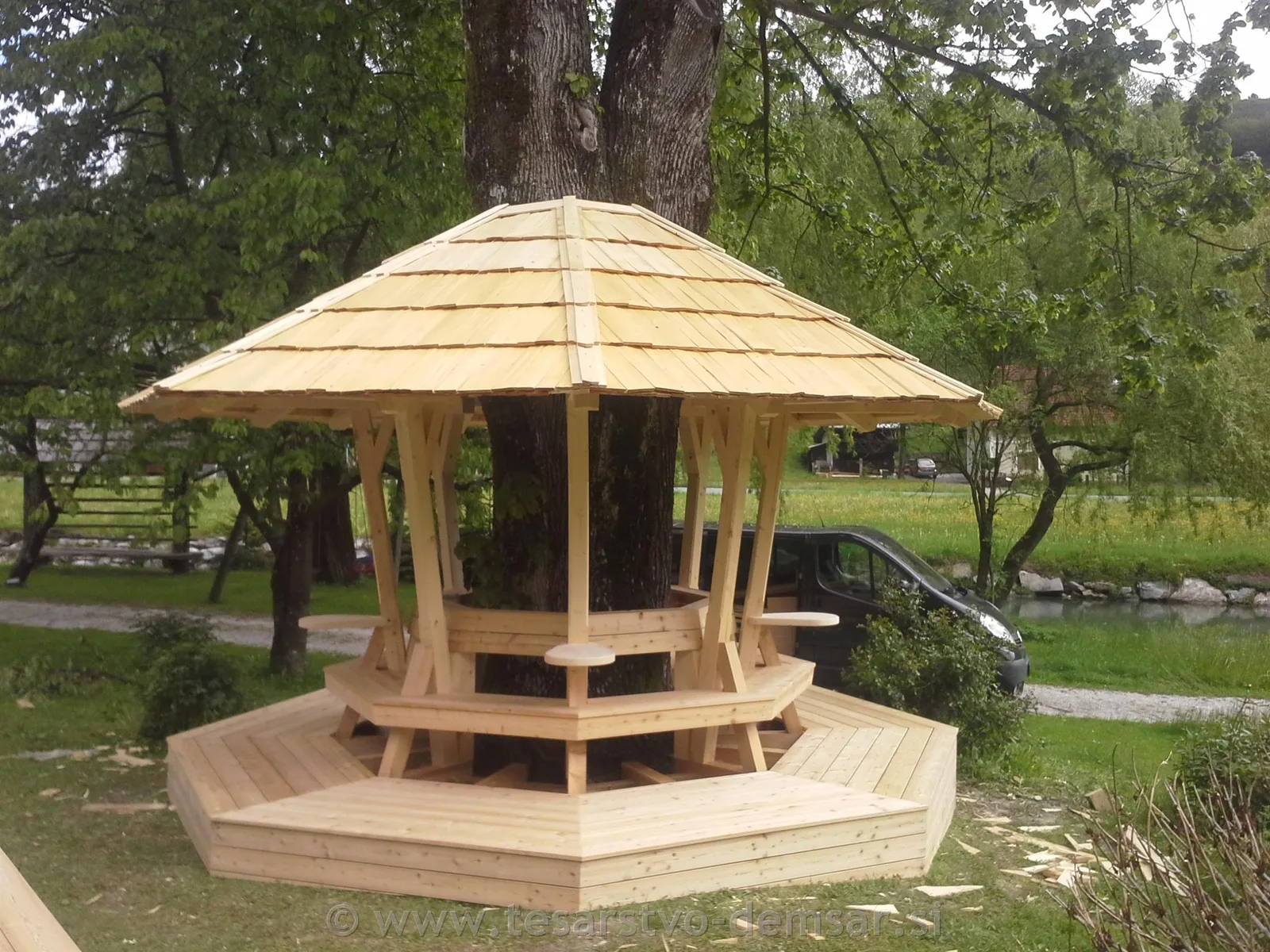 Drugi leseni izdelki: Ute, paviljoni, klopi in drugi leseni izdelki po naročilu.