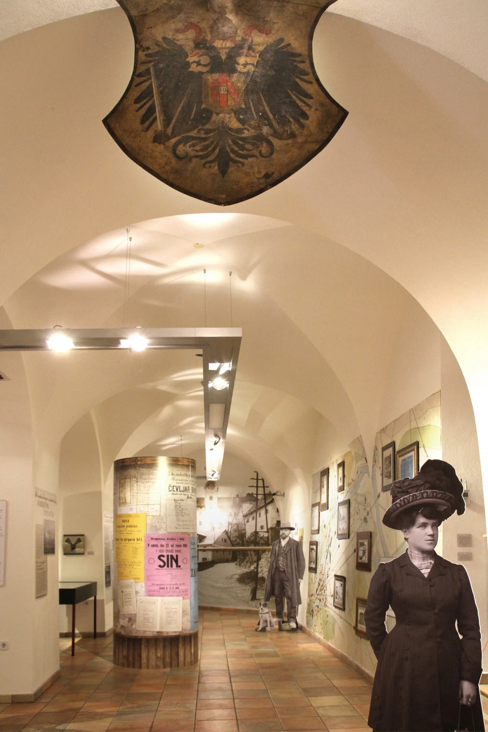 Dame in čipke Prizori iz življenja meščanske Idrije 1860 - 1918 — 16