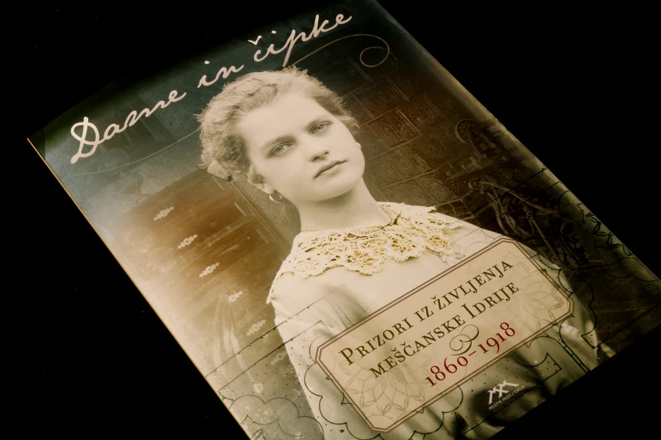 Dame in čipke Prizori iz življenja meščanske Idrije 1860 - 1918 — 29