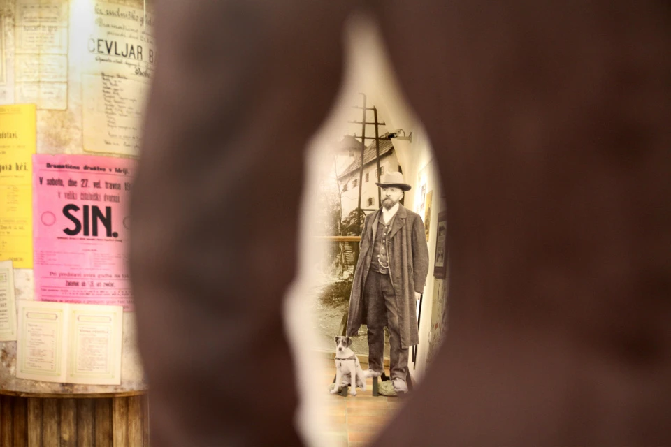 Dame in čipke Prizori iz življenja meščanske Idrije 1860 - 1918 — 19