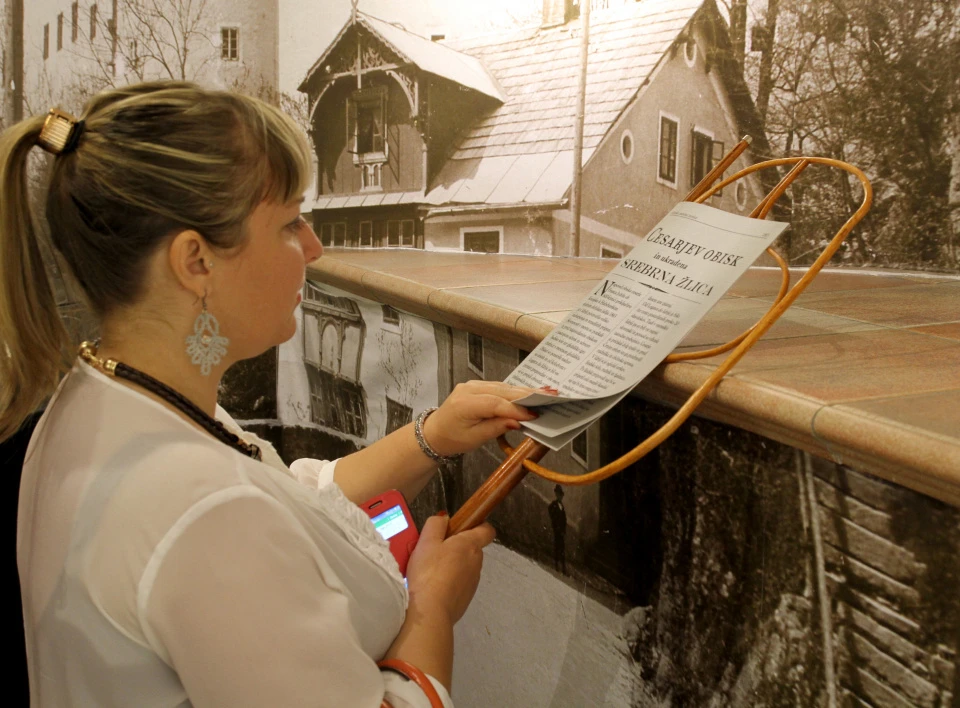 Dame in čipke Prizori iz življenja meščanske Idrije 1860 - 1918 — 24