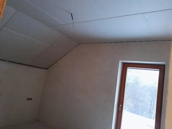 Zapiranje mansardnega stropa