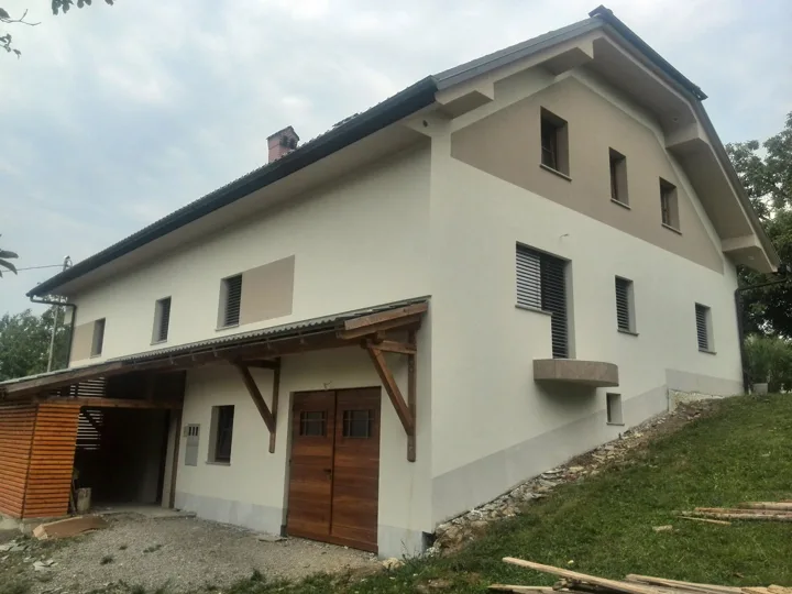 Končana svetla fasada